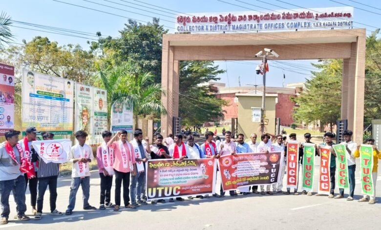 scheme workers protest for wages in India