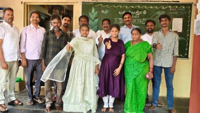 NRI philanthropist Narala Chandra Mohan Reddy distributed ₹1 lakh in cash prizes to top-performing SSC students from government schools in Proddatur, Andhra Pradesh. NRI